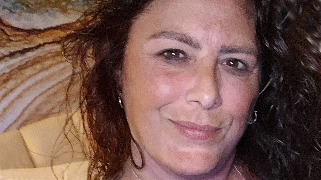 Close-up selfie of Kkidney cancer survivor Becky Van Curen